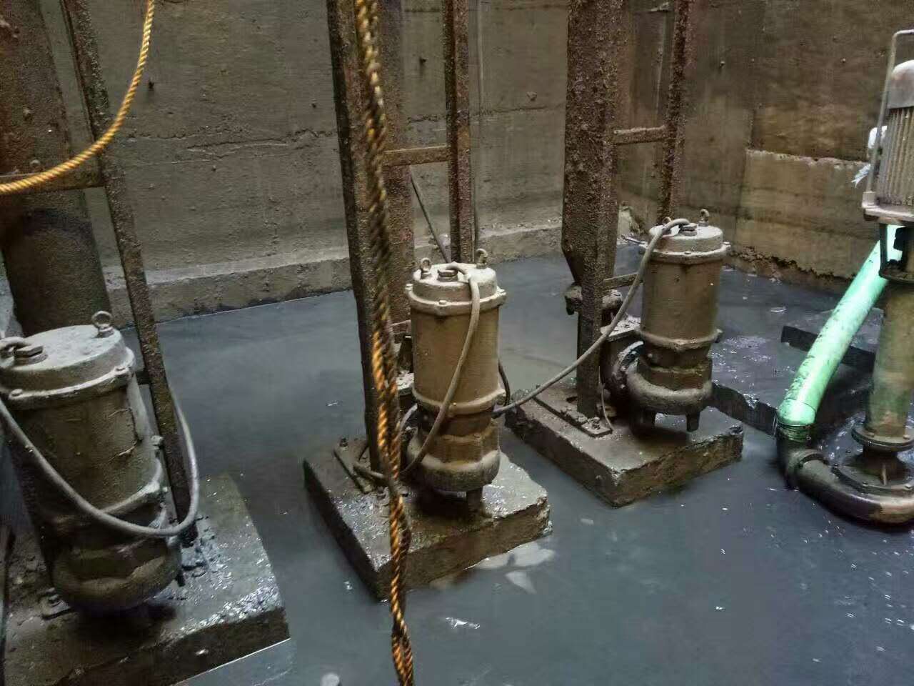 长寿污水池清理